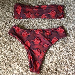Red snakeskin binkni